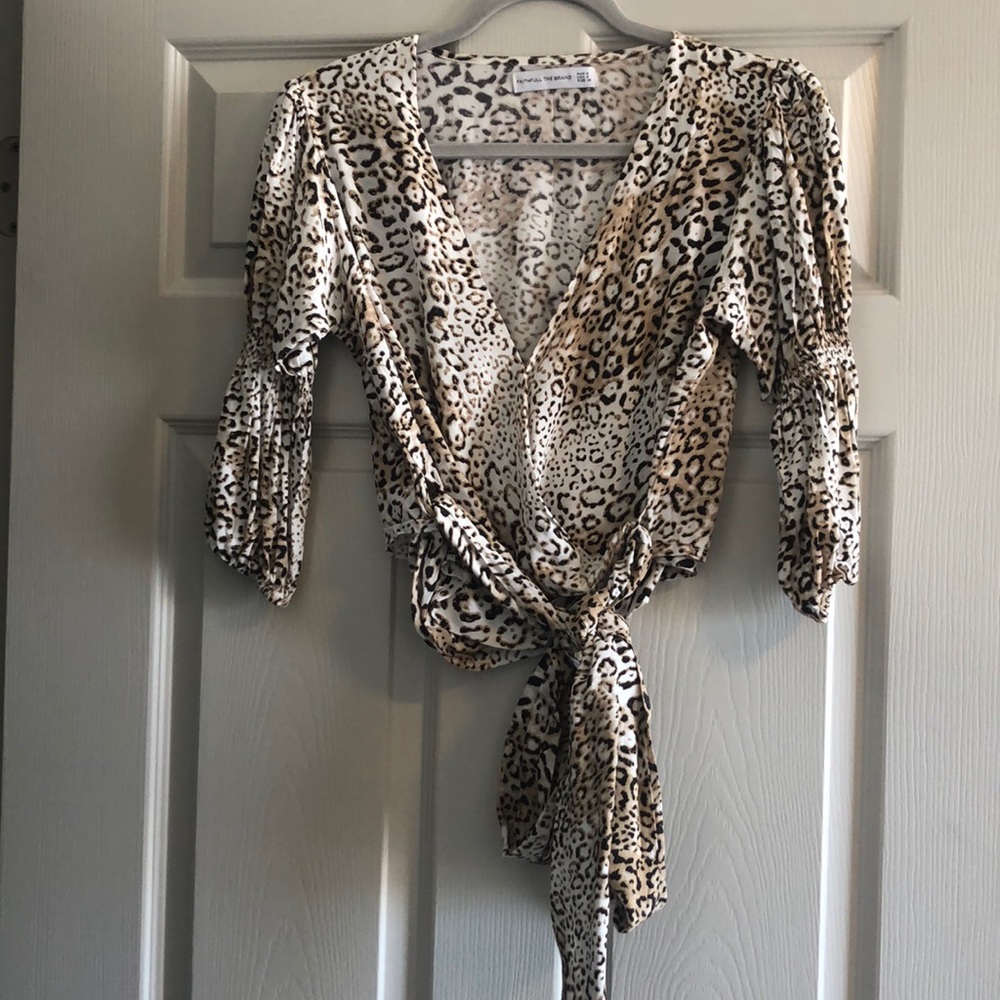 Leaped print crop shirt